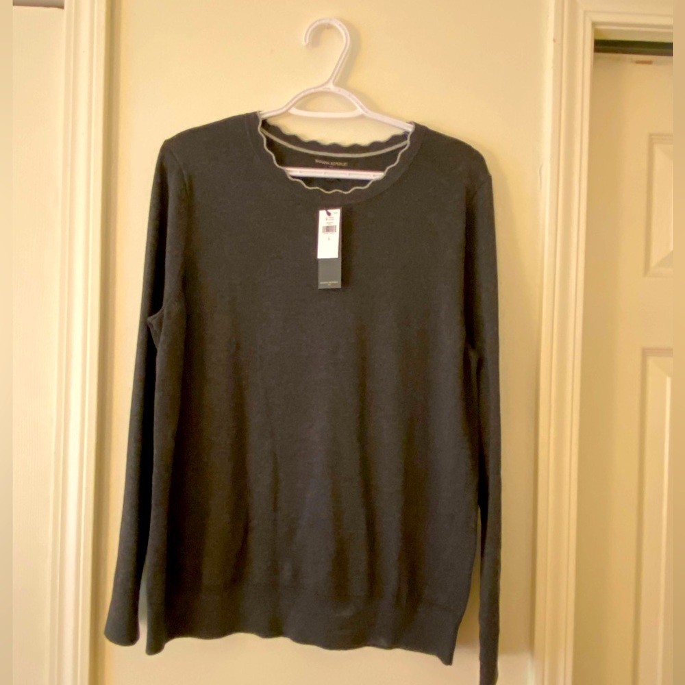 Banana Republic Charcoal Grey Lightweight Sweater. Size Large. NWT.